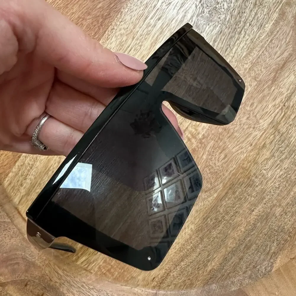 NWOT Sendy Shades -Luxe